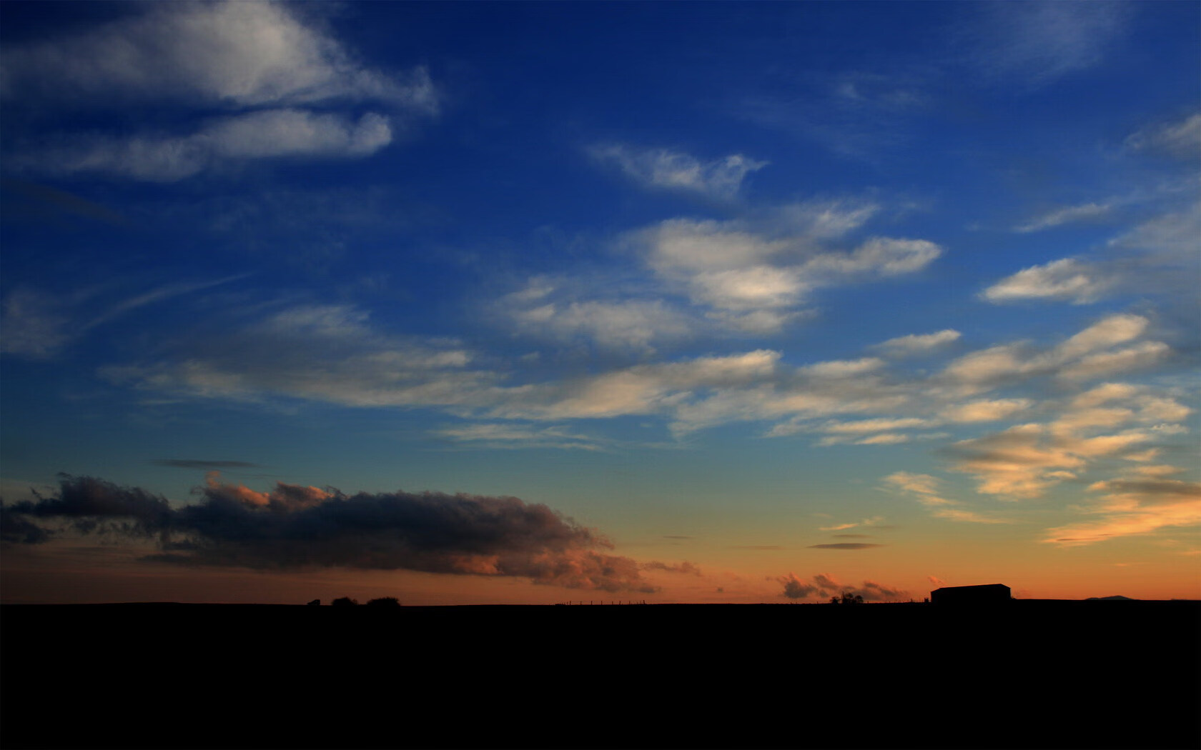 C罗身穿民族服饰亮相活动，c罗身穿民族服饰亮相活动视频